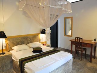 Hotel pic Waters Edge, Anuradhapura