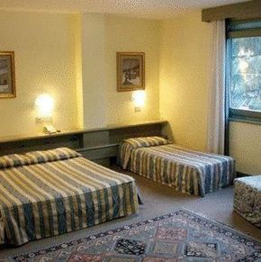 NearBy Hotel