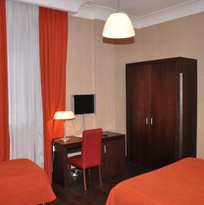 NearBy Hotel