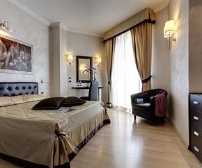 NearBy Hotel