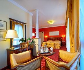 NearBy Hotel