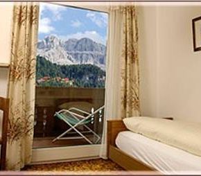 NearBy Hotel