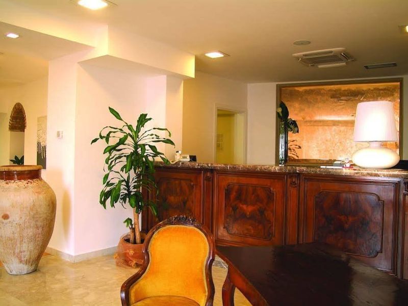 Hotel Photo 9