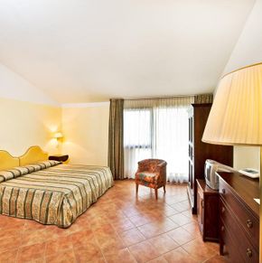 NearBy Hotel