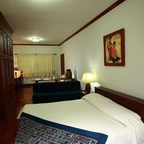 NearBy Hotel