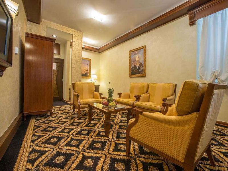 Hotel Photo 8
