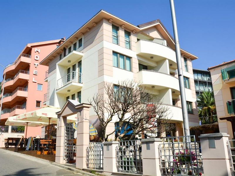 Hotel Photo 1