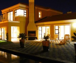 Accommodation Dorchester House Bloubergstrand South Africa