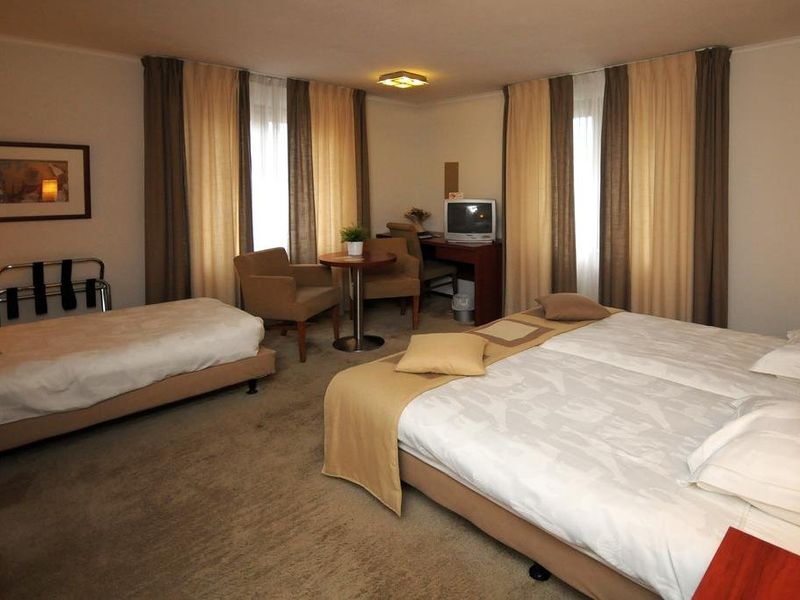 Hotel Photo 1