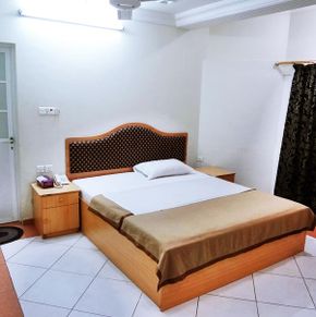 NearBy Hotel