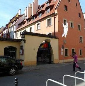 NearBy Hotel