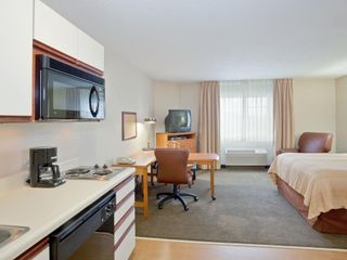 Hotel pic Candlewood Suites - Topeka West, an IHG Hotel