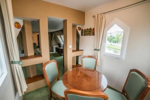 Hotel Photo 12