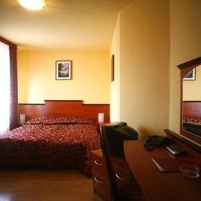 NearBy Hotel