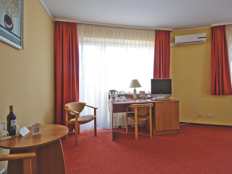 Hotel Photo 6