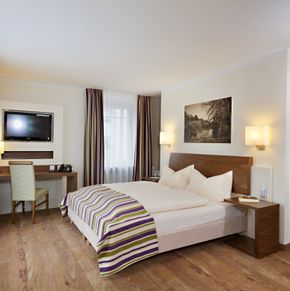NearBy Hotel