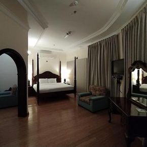 NearBy Hotel