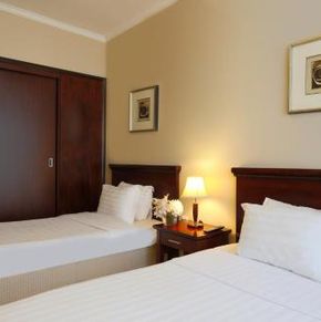 NearBy Hotel