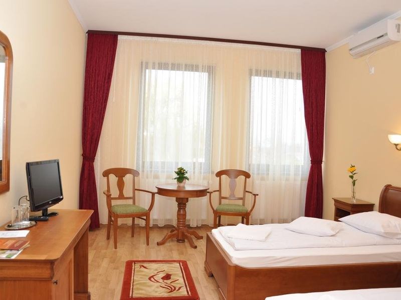 Hotel Photo 1