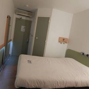 NearBy Hotel