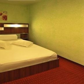 NearBy Hotel
