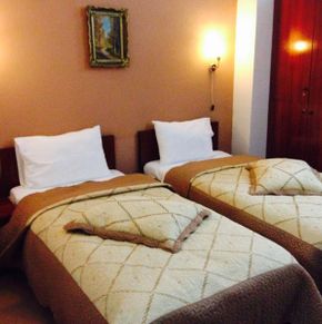 NearBy Hotel