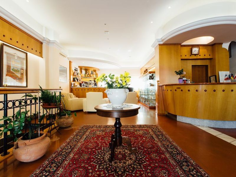 Hotel Photo 6