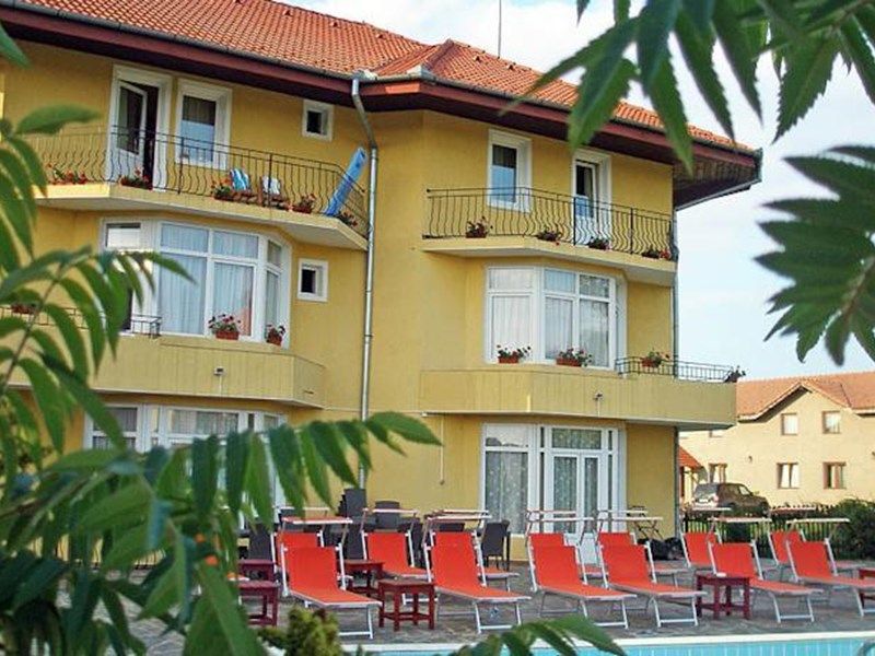 Hotel Photo 1