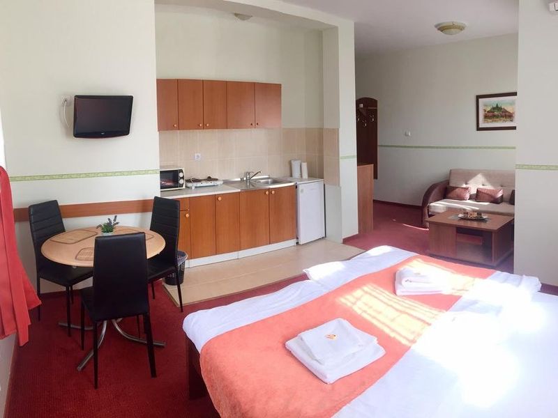 Hotel Photo 8