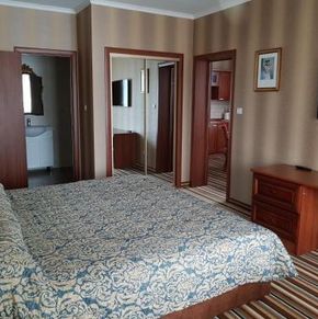 NearBy Hotel