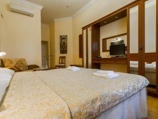 Отель Басков