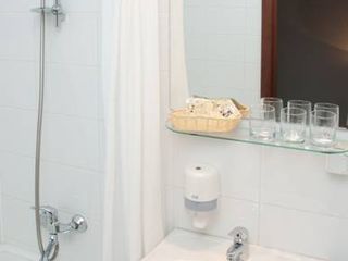 Вернисаж на Ушинского