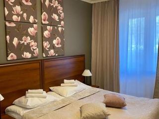 Вернисаж на Ушинского