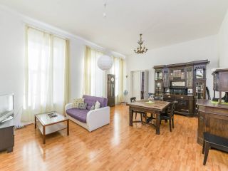 Feelathome Apartments на Миллионной