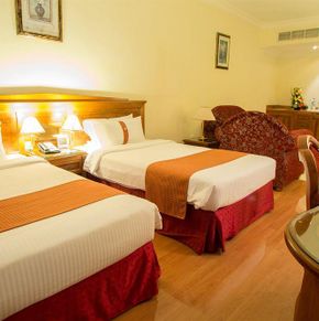 NearBy Hotel
