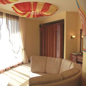 NearBy Hotel