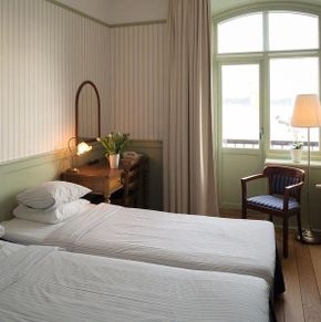 NearBy Hotel