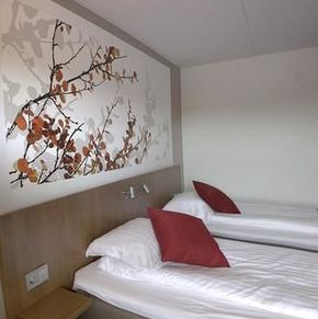 NearBy Hotel