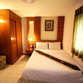 NearBy Hotel