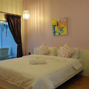 NearBy Hotel