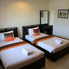 NearBy Hotel