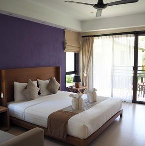 NearBy Hotel