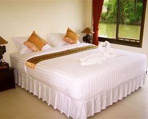 NearBy Hotel