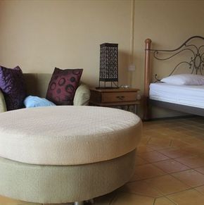 NearBy Hotel