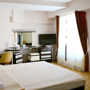 NearBy Hotel