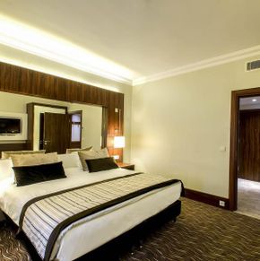 NearBy Hotel