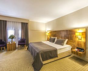NearBy Hotel
