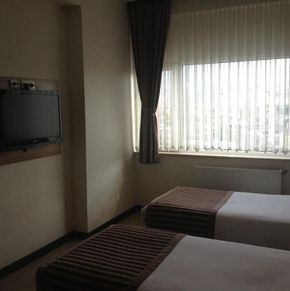 NearBy Hotel