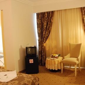 NearBy Hotel