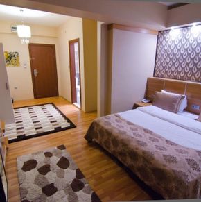 NearBy Hotel